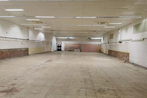 Property to rent, LARGE PRIME HIGH STREET SHOP TO LET