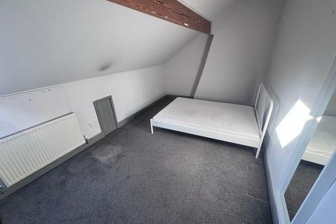 1 bedroom flat to rent, Tanfield Road, Huddersfield