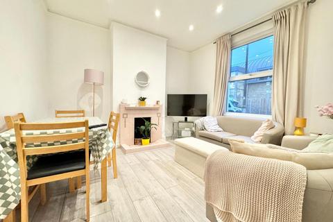 3 bedroom terraced house to rent, London SW12