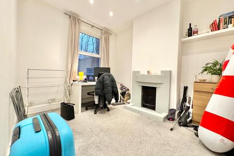 3 bedroom terraced house to rent, London SW12
