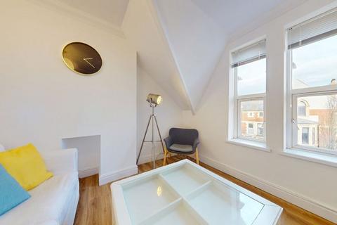 3 bedroom apartment to rent, Connaught Road, Cardiff CF24