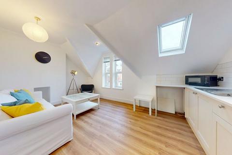 3 bedroom apartment to rent, Connaught Road, Cardiff CF24