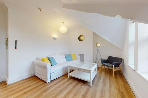 3 bedroom apartment to rent, Connaught Road, Cardiff CF24