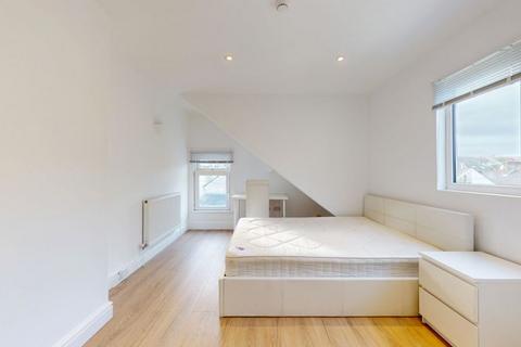 3 bedroom apartment to rent, Connaught Road, Cardiff CF24