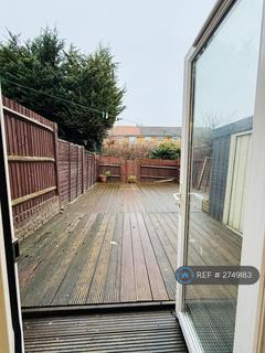 3 bedroom semi-detached house to rent, Baker Crescent, Dartford, DA1