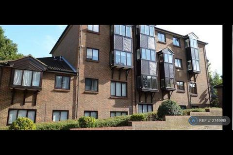 1 bedroom flat to rent, Honeysuckle Court, London, SE12