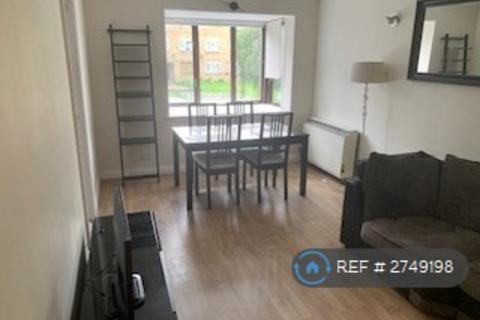 1 bedroom flat to rent, Honeysuckle Court, London, SE12