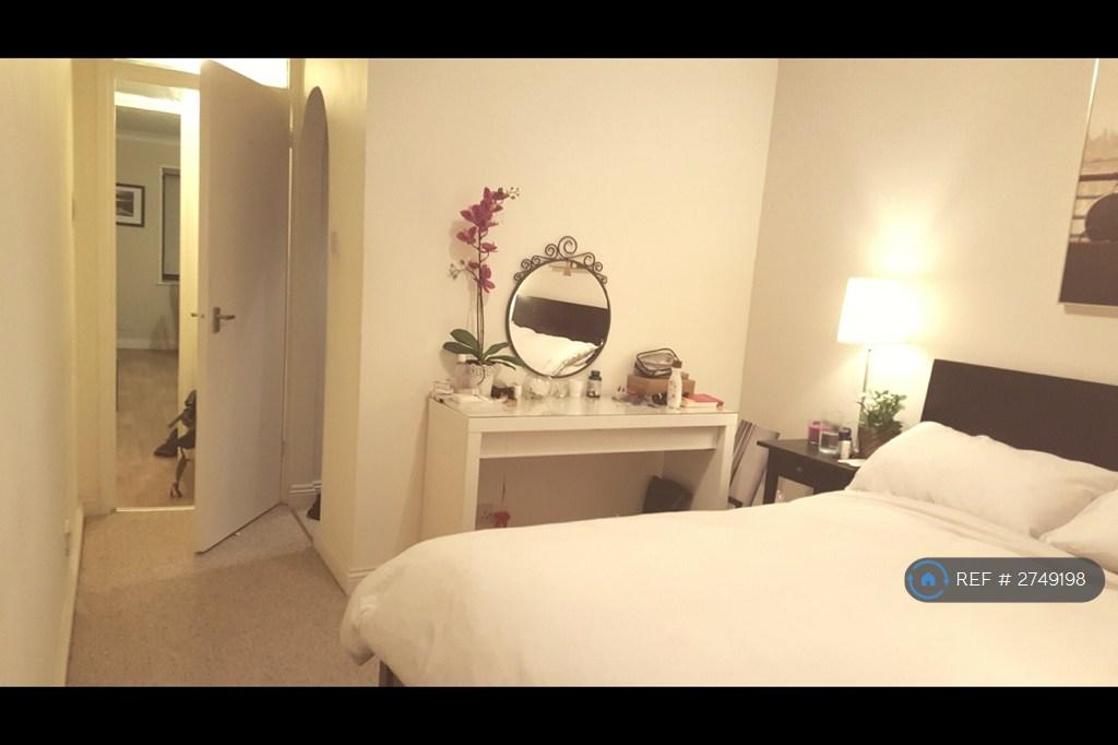 Bedroom ( Walk In Wardrobe Behind Arch Door)