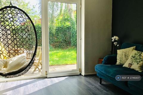 4 bedroom terraced house to rent, Gateshead Close, Manchester, M14