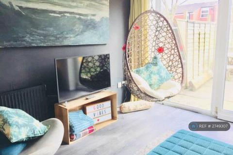 4 bedroom terraced house to rent, Gateshead Close, Manchester, M14