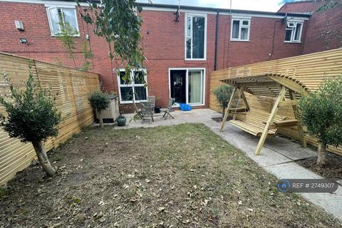 4 bedroom terraced house to rent, Gateshead Close, Manchester, M14