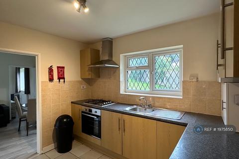4 bedroom semi-detached house to rent, The Chase, Guildford, GU2
