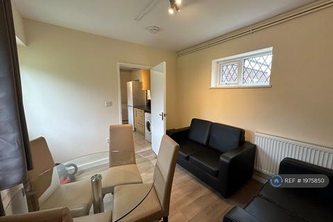 4 bedroom semi-detached house to rent, The Chase, Guildford, GU2