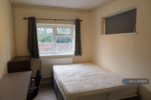 4 bedroom semi-detached house to rent, The Chase, Guildford, GU2