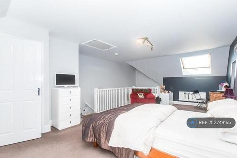 3 bedroom terraced house to rent, The Walled Gardens, Manchester, M16