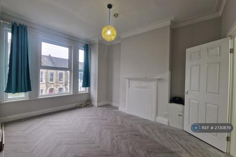 1 bedroom semi-detached house to rent, Kingscourt Road, London, SW16