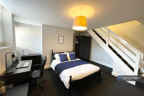 6 bedroom terraced house to rent, Oxnam Crescent, Newcastle Upon Tyne, NE2