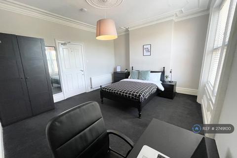 6 bedroom terraced house to rent, Oxnam Crescent, Newcastle Upon Tyne, NE2