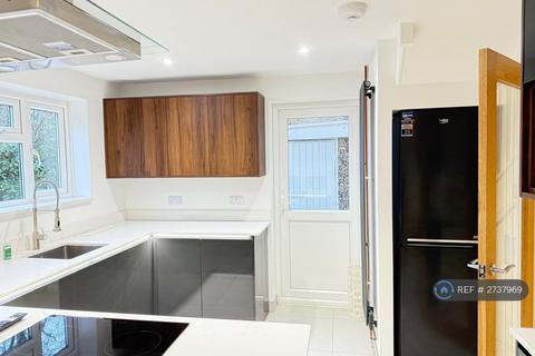 3 bedroom end of terrace house to rent, Hempstead Road, Watford, WD17