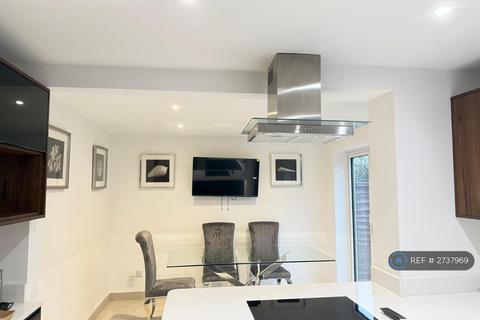 3 bedroom end of terrace house to rent, Hempstead Road, Watford, WD17