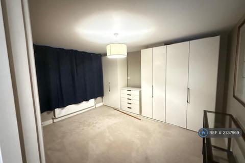 3 bedroom end of terrace house to rent, Hempstead Road, Watford, WD17