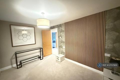 3 bedroom end of terrace house to rent, Hempstead Road, Watford, WD17