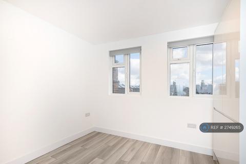 4 bedroom flat to rent, Mannock Road, London, N22