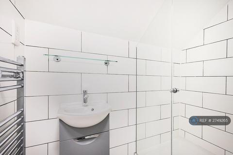 4 bedroom flat to rent, Mannock Road, London, N22