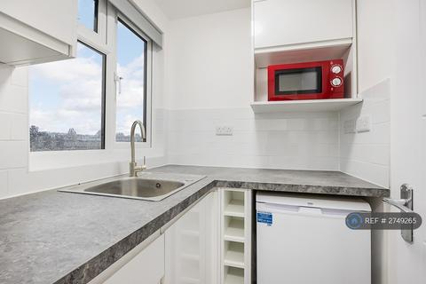 4 bedroom flat to rent, Mannock Road, London, N22