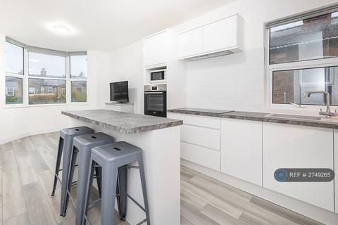 4 bedroom flat to rent, Mannock Road, London, N22