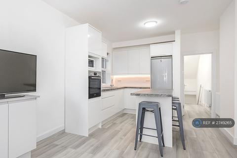 4 bedroom flat to rent, Mannock Road, London, N22