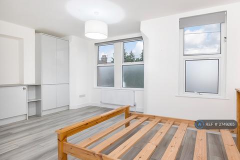 4 bedroom flat to rent, Mannock Road, London, N22