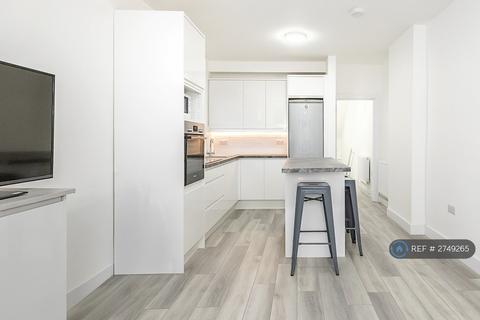 4 bedroom flat to rent, Mannock Road, London, N22
