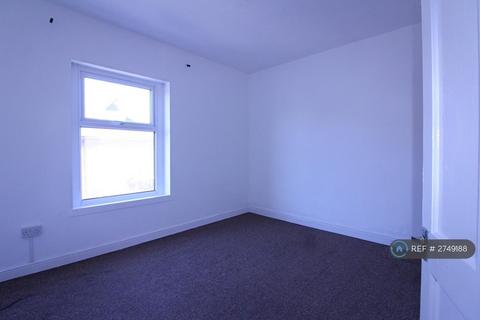 2 bedroom terraced house to rent, Brodick Street, Manchester, M40
