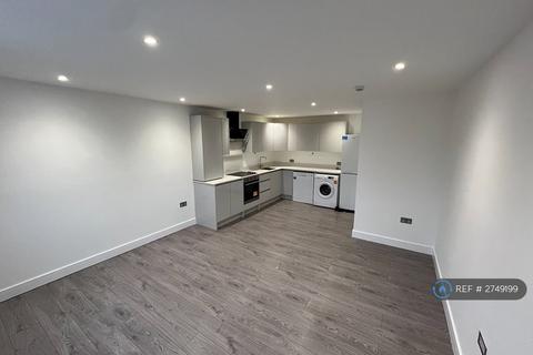 2 bedroom flat to rent, Station Crescent, Ashford, TW15