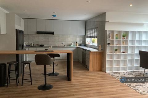 4 bedroom detached house to rent, Lime Grove, Twickenham, TW1