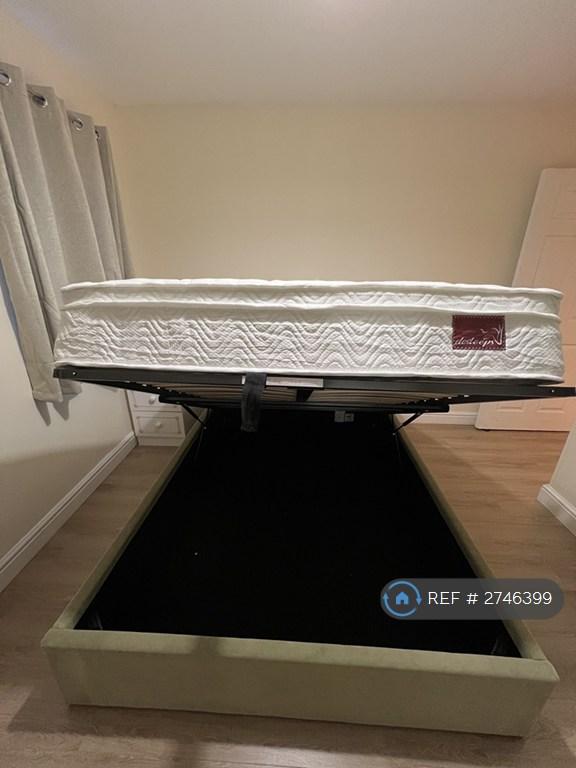 Bedroom 1 Storage Bed