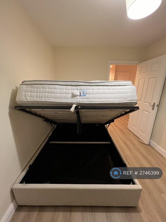 Bedroom 2 Storage Bed