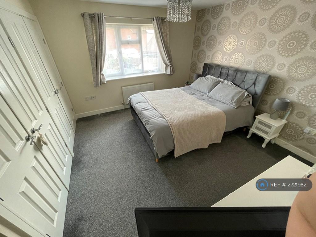 Main En Suite Bedroom