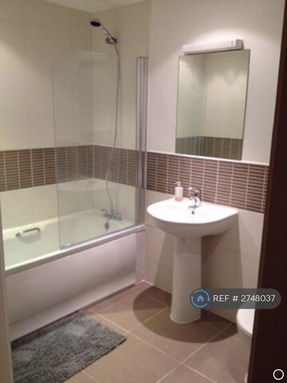 Spacious Main Bathroom