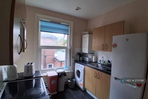 4 bedroom flat to rent, Landguard Rd, Southampton, SO15