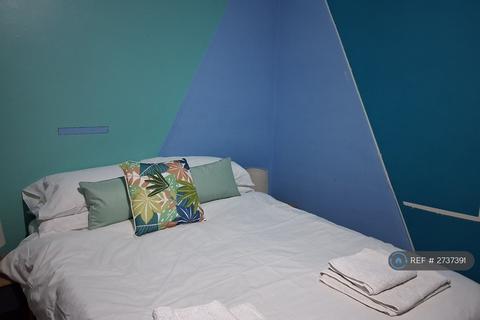 4 bedroom flat to rent, Landguard Rd, Southampton, SO15