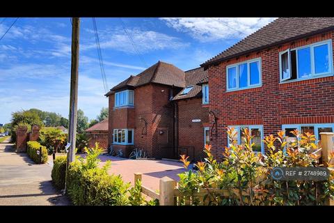 2 bedroom flat to rent, Main Road, Chichester, PO18