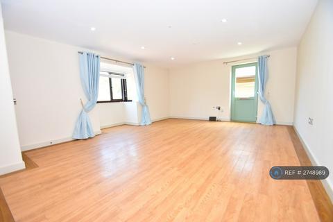 2 bedroom flat to rent, Main Road, Chichester, PO18