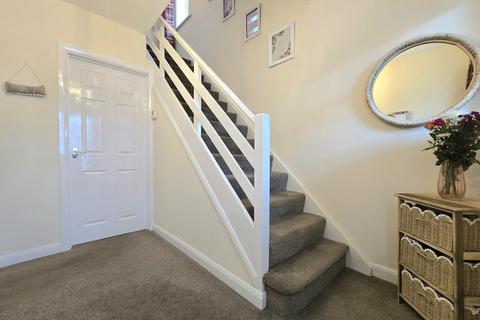 3 bedroom semi-detached house for sale, Spinneyside Gardens, Gateshead NE11