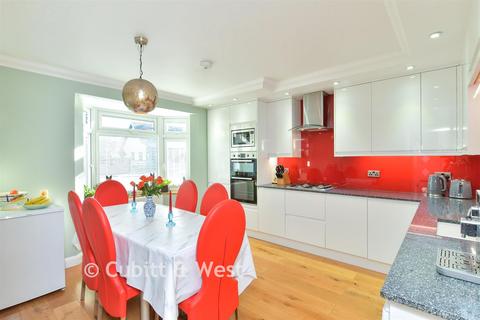 4 bedroom chalet for sale, Roderick Avenue, Peacehaven, East Sussex