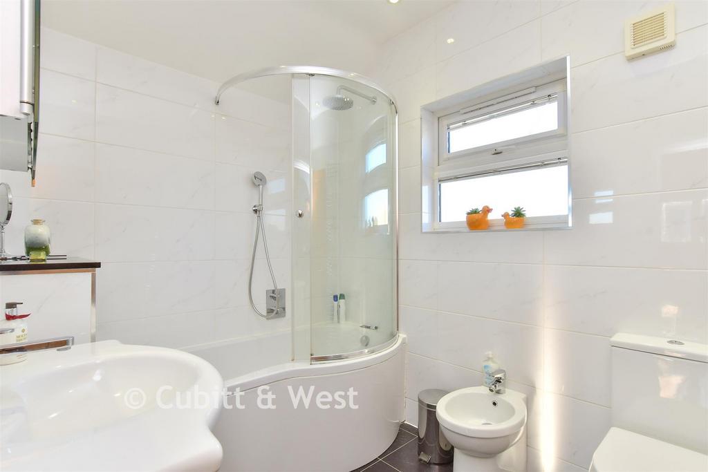 En-Suite Bathroom