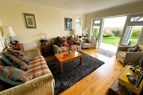 4 bedroom chalet for sale, Roderick Avenue, Peacehaven BN10