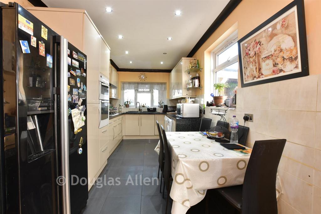 Kitchen/ Dining Room