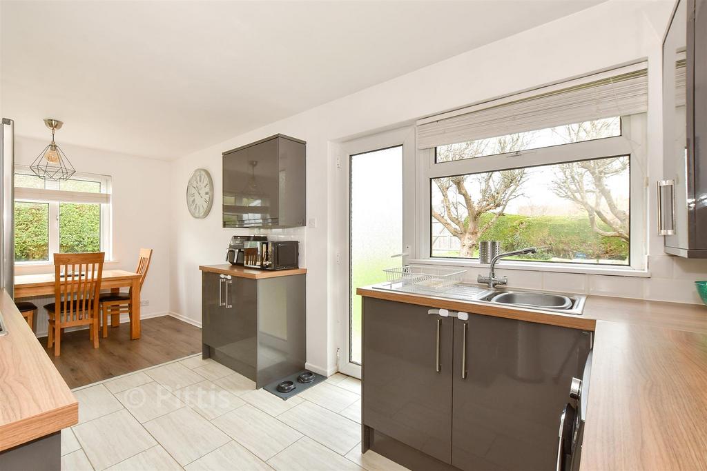 Kitchen/ Dining Room